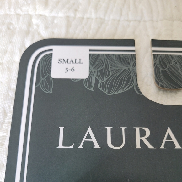 Laura Ashley Women's Slippers Polka Dot Bow Memory Foam NWT Size S 5-6 - Picture 5 of 7